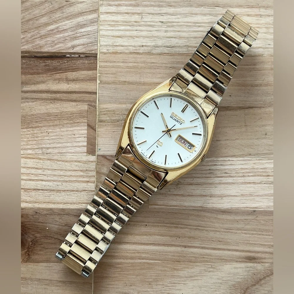 Seiko SQ Vintage Men’s Watch Silvery White Dial Gold-Tone Bracelet Date Window